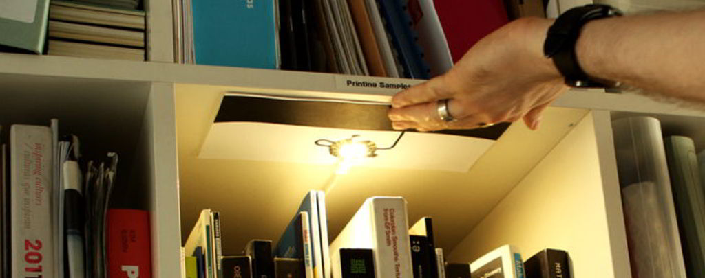 Fabriquez une lampe tactile pour votre bibliothèque avec Bare Conductive -  Génération Robots - Blog